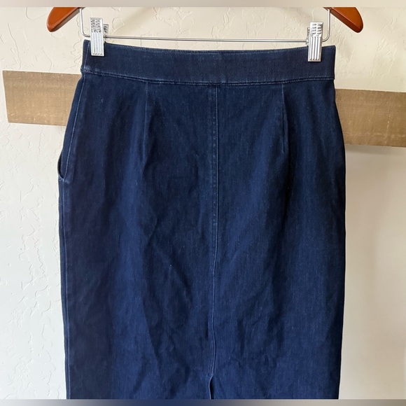 Uniqlo|Classic Midi Denim Skirt in dark wash,high waisted•XS & stretchy pull-on - Picture 9 of 15